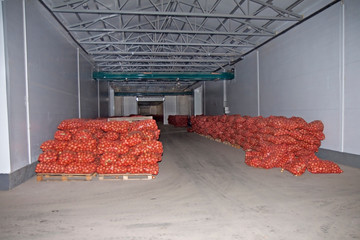 Storage of potatoes in the vegetable store
