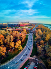 Fototapety  Piękny zachód słońca panoramiczny widok z lotu ptaka na panoramę nowoczesnej Warszawy z wieżowcem i Stadionem Narodowym PGE Narodowy