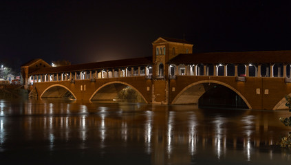 Fototapeta premium Esondazione del ticino a Pavia Borgo Ticino di notte