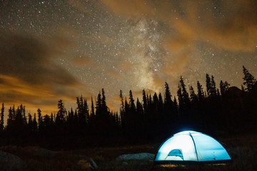 Fototapeta na wymiar Camping under the stars