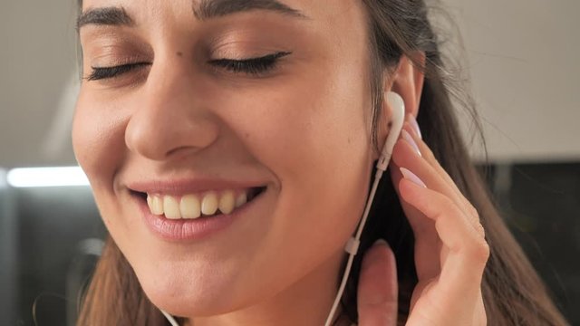 close-up portrait of a girl who listens to music in headphones 4k