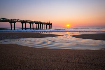 Obraz premium Sunrise at the St. Augustine Pier 