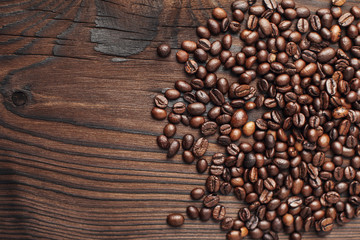 Fototapeta premium Roasted coffee beans on wooden background