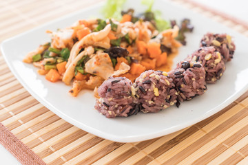 Spicy vegan salad with sticky berry and grain rice