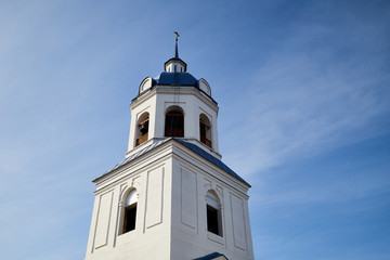 Fototapeta premium Dome and cross of the traditional Russian Orthodox Church and the sky in background