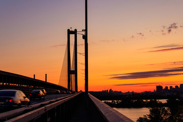 Obraz premium South bridge across the Dnieper river in Kiev, Ukraine at sunset