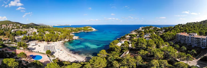 Fotobehang Panorama Luftbild Traumstrand auf Mallorca © Henry Czauderna