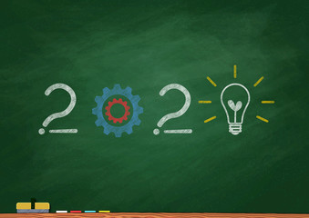 黒板にチョークで描いた抽象的な2020の数字