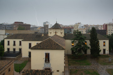 Rayo cayendo sobre la ciudad de Valencia en tormenta