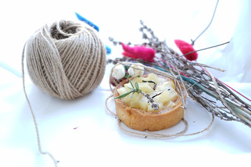 ball of yarn and needles