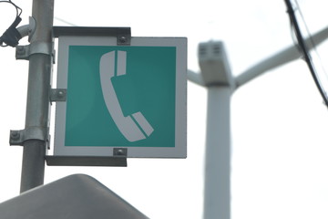 電話マークの看板