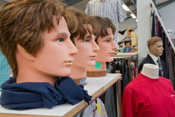 Heads in fashionshop. Dummy heads