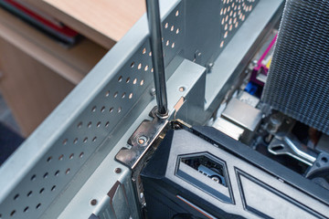 Screwing pci express video card on a place in the service