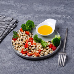Salad beans with vegetables