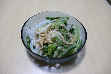 日本のシンプルなサラダ