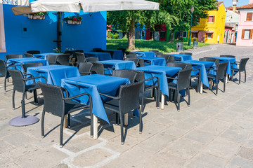 青色で統一されたレストラン