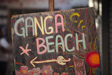 NB__5583 Colorful wooden signboard Ganga Beach