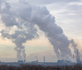 Obraz premium Toxic smoke from pipes at the factory
