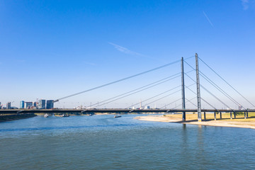 Fototapeta na wymiar Rhein in Düsseldorf