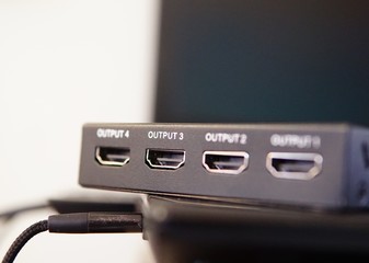 HDMI output port(selective focus),Choosing the right solution concept, HDMI splitter.