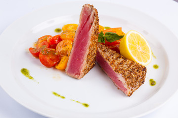 tuna steak with vegetables and lemon