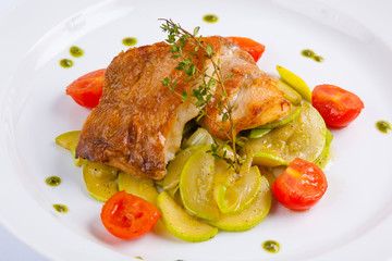 fried zande with zucchini and tomatos