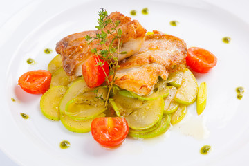 fried zande with zucchini and tomatos