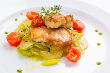 fried zande with zucchini and tomatos