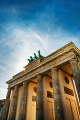 BERLIN, ALLEMAGNE-11 mars 2018 : célèbre point de repère de la porte de Brandebourg (Brandenburger Tor) à Berlin, en Allemagne, reconstruit à la fin du XVIIIe siècle comme un arc de triomphe néoclassique à Berlin