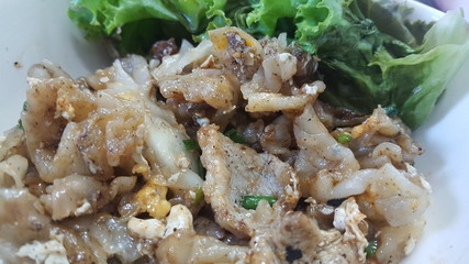 asian fried noodles with chicken