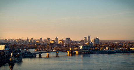 Obraz premium Kyiv skyline at sunset