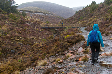 Fototapeta premium Girl hiking in the mountains of Tongariro National Park 