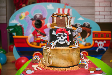 Birthday cake with skull, treasure map and pirate's theme