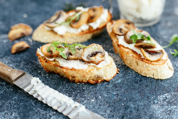 Bruschetta with mushrooms