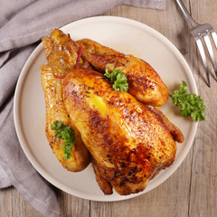 roasted chicken in plate, top view