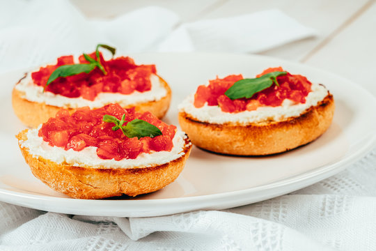 Tomatoes And Goat Cheese Bruschetti