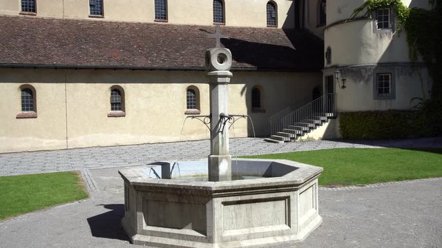 Brunnen im Kloster Reichenau