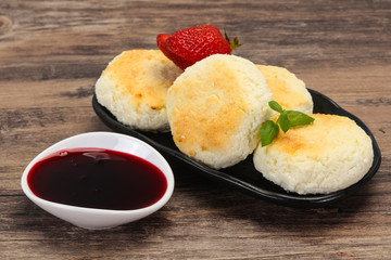 Curd pancakes with jam and stravberry