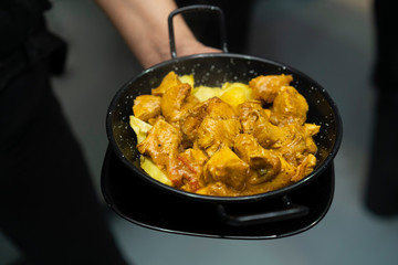 Pollo con especias y patatas