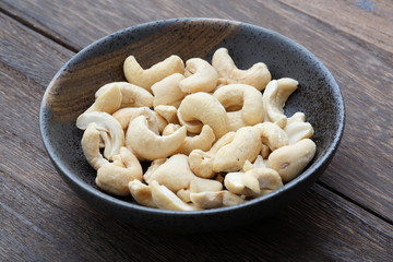 A simple cashew nut image