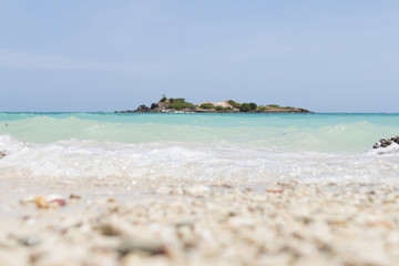 Obraz premium A little shore wave on the summer beach