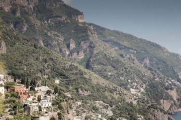 Fototapeta na wymiar cliffside village on southern Italy's Amalfi Coast