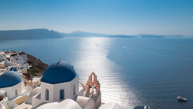 Santorin, Gr&egrave;ce, vue de la caldeira depuis le village d'Oia.	