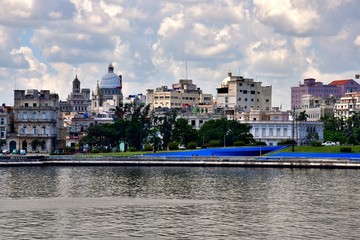 Fototapeta premium beautiful corners and colorful streets, five hundredth anniversary of Havana, from the other side of the bay