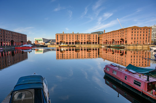 Wide shot of the Albert Dock in Liverpool and the museum of Liverpool