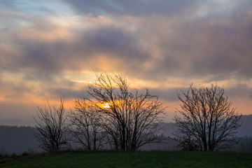 Dramatischer Sonnenaufgang in Hochfranken