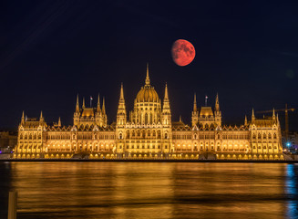 Obraz premium Super blood moon in Budapest