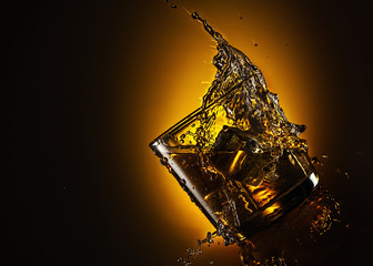 drink on the rocks with splash