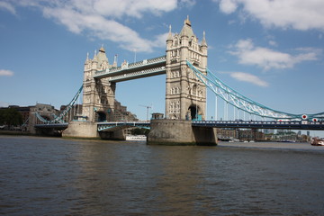 Obraz na płótnie Canvas The enchanting as famous Tower of London Bridge and a clear blue sky