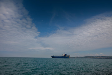 Naklejka premium ship leaving port